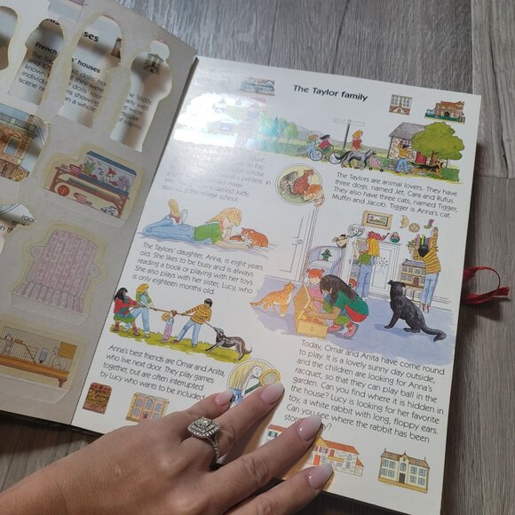 my very own playhouse hard back dollhouse interactive book turns into dollhouse - Picture 4 of 11